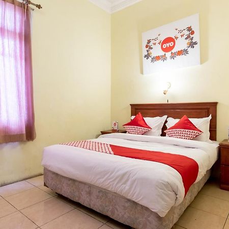 Oyo 1030 Hotel Bumi Asih Medan Exterior photo