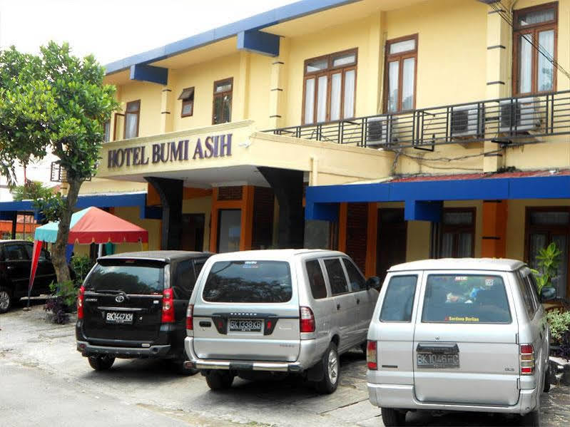 Oyo 1030 Hotel Bumi Asih Medan Exterior photo
