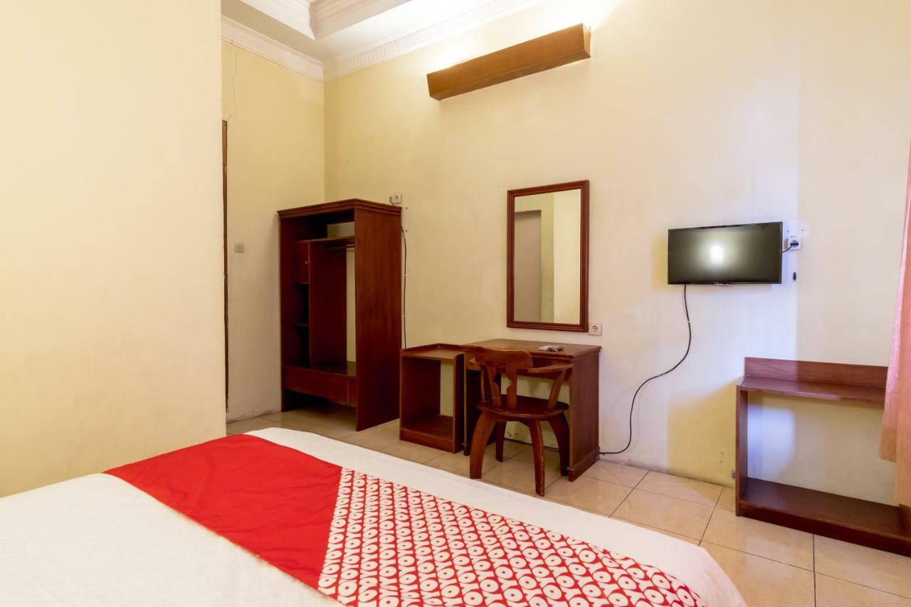 Oyo 1030 Hotel Bumi Asih Medan Exterior photo
